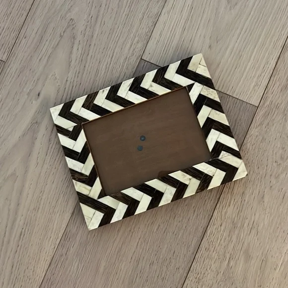 In lay picture frames (set of 2)